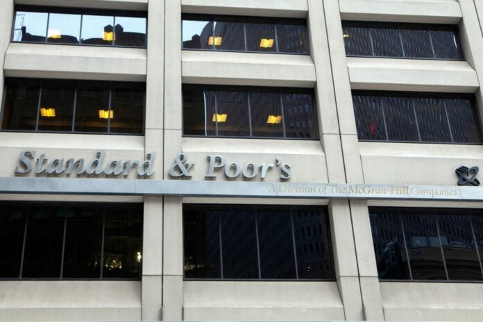 standard-&-poor’s:-Διατήρησε-στο-«ΒΒΒ»-την-αξιολόγηση-της-Ελλάδας,-με-σταθερό-outlook