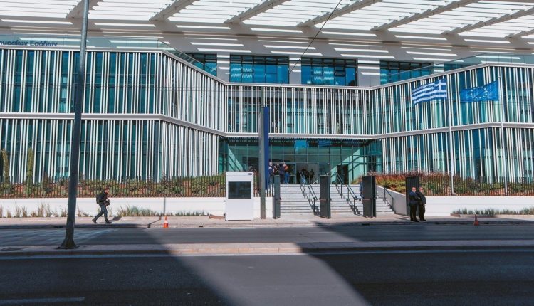 Αναδρομική-διακοπή-στην-Εφορία,-τώρα-και-για-εταιρείες