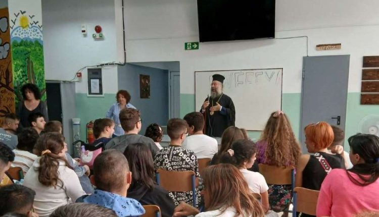 Ο-Ρεθύμνης-Πρόδρομος-στο-Ειδικό-Σχολείο-στο-Ρέθυμνο