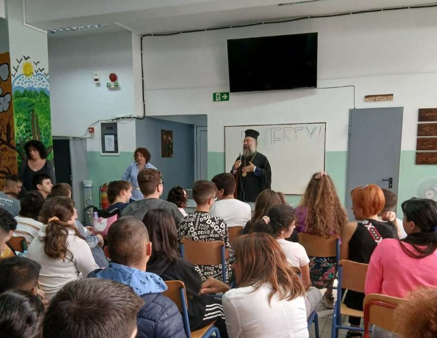 Ο-Ρεθύμνης-Πρόδρομος-στο-Ειδικό-Σχολείο-στο-Ρέθυμνο