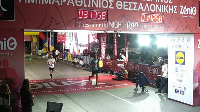 Χιλιάδες-δρομείς-«πλημμύρισαν»-τη-Θεσσαλονίκη-στον-13ο-Νυχτερινό-Ημιμαραθώνιο