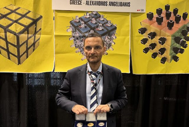 Ενήλικας-μαθητής-του-ΕΠΑΛ-Ηρακλείου-απέσπασε-3-βραβεία-ευρεσιτεχνίας-για-καινοτόμο-κύβο-του-Ρούμπικ