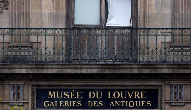 Η-ληστεία-των-7-λεπτών:-Πώς-έκαναν-φτερά-τα-κοσμήματα-από-το-Λούβρο