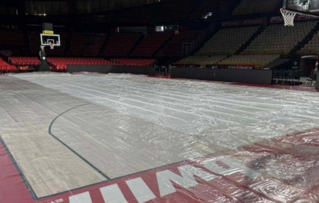 Ολυμπιακός:-Έσταξε-η-οροφή-του-ΣΕΦ-στο-ματς-με-τον-Πανιώνιο-–-Μουσαμάδες-ξανά-στο-παρκέ