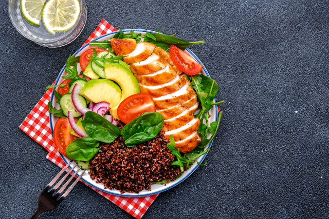 Φυτικές-ίνες-ή-πρωτεΐνη:-Πού-πρέπει-να-δώσετε-προτεραιότητα-στη-διατροφή-σας;