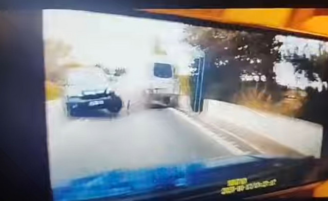 Συγκλονιστικό-βίντεο-με-τη-στιγμή-που-γίνεται-καραμπόλα-πέντε-οχημάτων-στη-Θεσσαλονίκη