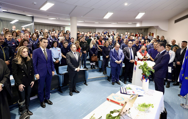 Στην-υπηρεσία-του-ΕΚΑΒ-άλλοι-158-διασώστες