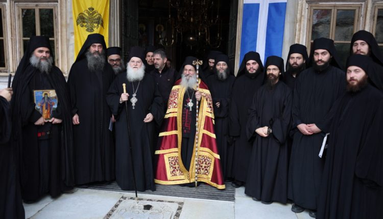Υποδοχή-Καθηγουμένου-της-Ιεράς-Μονής-Σίμωνος-Πέτρας-στην-Ιερά-Μεγίστη-Μονή-Βατοπαιδίου