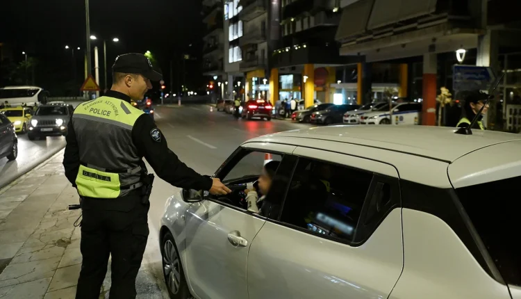 Καμία-απαγόρευση-για-καφέ,-νερό-ή-μπουφάν-στο-αυτοκίνητο