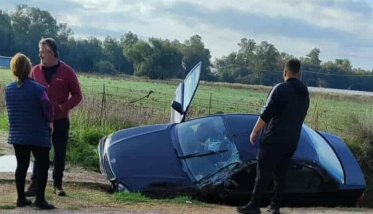 Τροχαίο-Αχαΐα:-Αυτοκίνητο-εμβολίστηκε-από-εκσκαφέα-–-Ένας-τραυματίας-–-ertnews.gr