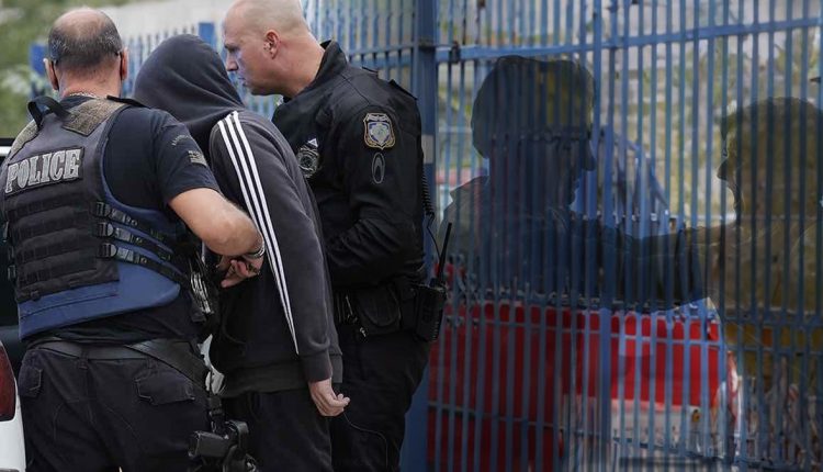 Έπνιξε-τη-μητέρα-του-με-πετσέτα