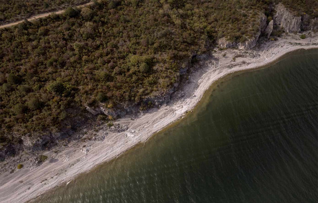 Η-Μικρή-Πρέσπα-«εξαφανίζεται»-–-Τεράστιος-κίνδυνος-να-μετατραπεί-σε-ποτάμι