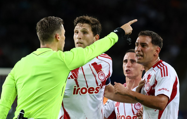 Μπαρτσελόνα-–-Ολυμπιακός:-marca-και-as…-κράζουν-τον-διαιτητή-για-τα-λάθη-του