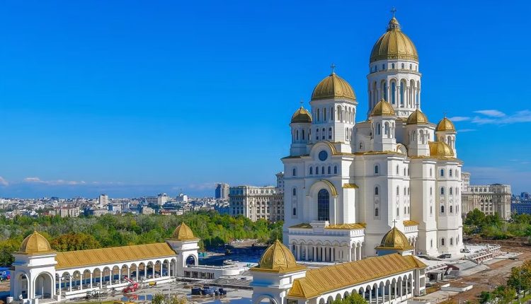 Το-Βουκουρέστι-ετοιμάζεται-να-υποδεχθεί-τον-Οικουμενικό-Πατριάρχη-και-χιλιάδες-πιστούς-για-τα-εγκαίνια-του-Εθνικού-Καθεδρικού-Ναού