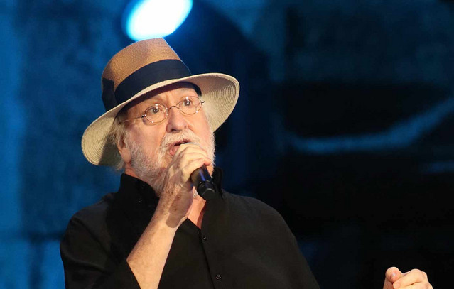 Το-x-αποχαιρετά-τον-σπουδαίο-καλλιτέχνη-–-Θλίψη-για-τον-χαμό-του-Διονύση-Σαββόπουλου