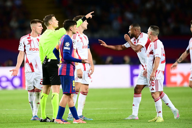 el-confidencial:-Ο-διαιτητής-κατέστρεψε-το-Μπαρτσελόνα-Ολυμπιακός,-από-τα-μεγαλύτερα-σκάνδαλα-των-τελευταίων-ετών