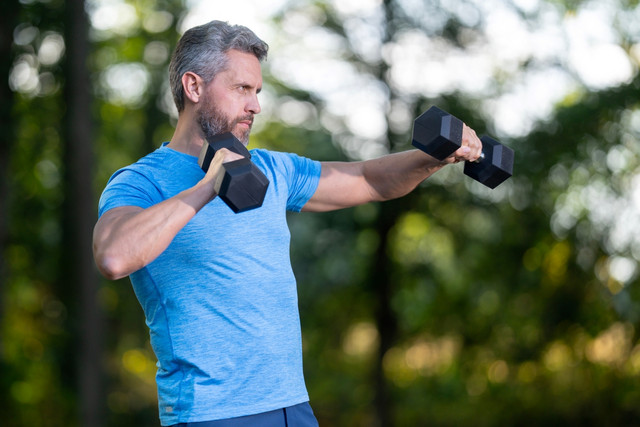 Χτίστε-μυς-μετά-τα-40:-Τι-να-προσέξετε,-πώς-να-διαμορφώσετε-το-πρόγραμμά-σας