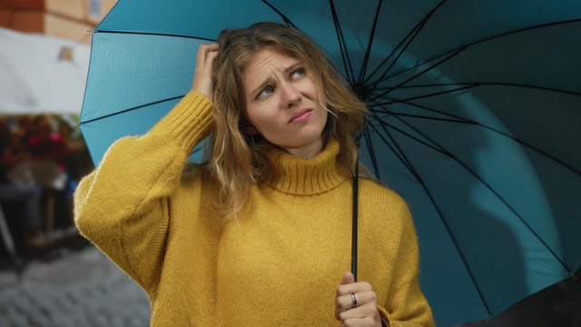 Τι-παθαίνετε-αν-βγαίνετε-από-το-σπίτι-με-βρεγμένα-μαλλιά-–-Είχαν-δίκιο-οι-μαμάδες-μας-που-δεν-μας-άφηναν;