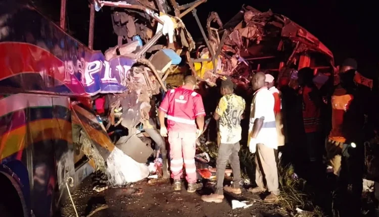 Καραμπόλα-οχημάτων-και-μετωπική-σύγκρουση-λεωφορείων-στην-Ουγκάντα