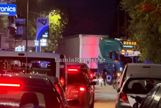 Νταλίκα-προκάλεσε-μπλακ-άουτ-στο-κέντρο-της-Λαμίας-–-Χρειάστηκε-η-επέμβαση-της-αστυνομίας