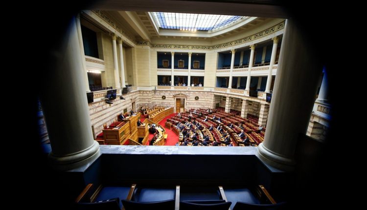 Βουλή:-159-«ναι»-στην-τροπολογία-για-τον-Άγνωστο-Στρατιώτη