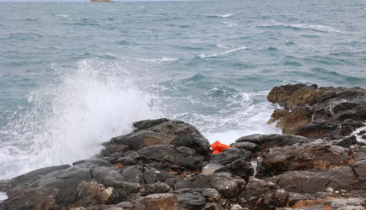 Τουλάχιστον-40-νεκροί-σε-ναυάγιο-πλοίου-με-παράτυπους-μετανάστες-στην-Τυνησία