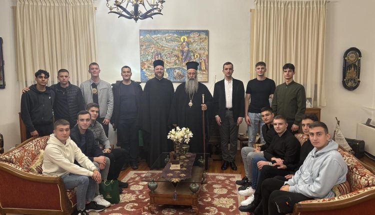 Σπουδαστές-της-Ιερατικής-Σχολής-Καρλοβικίου-Σερβίας-στην-Ιερά-Μητρόπολη-Κίτρους