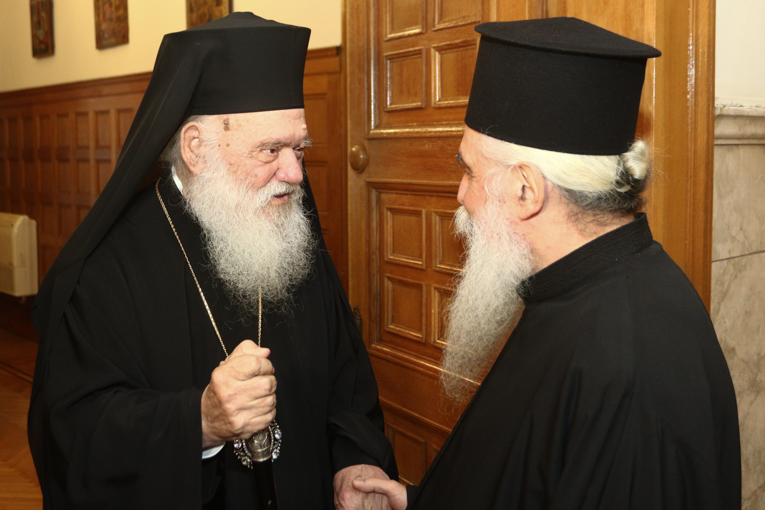 Ο-Σινά-Συμεών-στον-Αρχιεπίσκοπο-Ιερώνυμο-(ΦΩΤΟ)