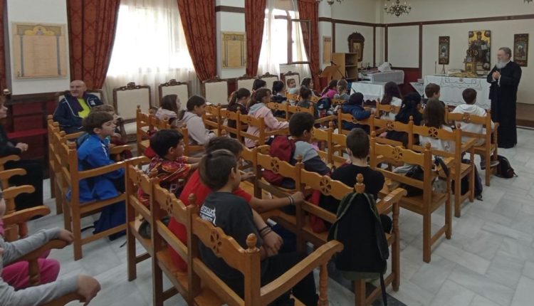 Επίσκεψη-μαθητών-του-Δημοτικού-Σχολείου-Αφρατίου-στον-Μητροπολίτη-Χαλκίδος