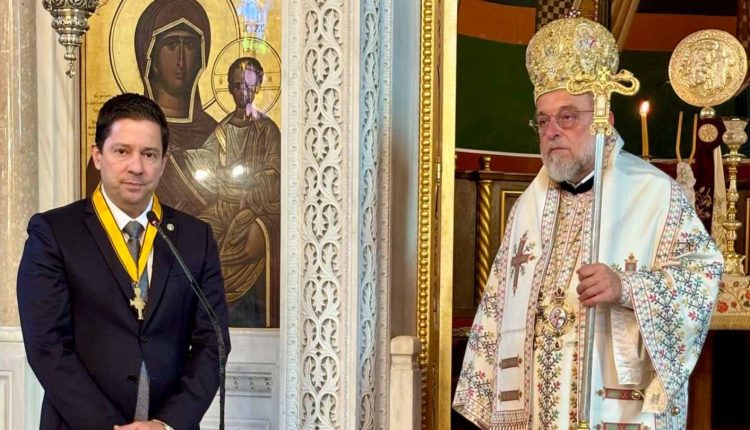 Ο-Μητροπολίτης-Ρόδου-τίμησε-τον-Πρύτανη-του-ΕΚΠΑ-Γεράσιμο-Σιάσο