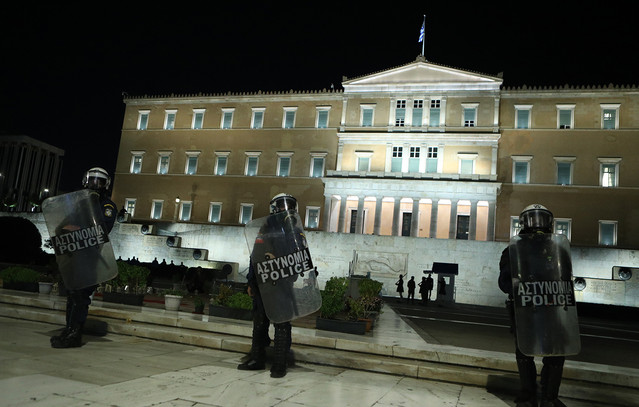 Τοποθετήθηκαν-ΜΑΤ-μπροστά-από-το-Μνημείο-του-Άγνωστου-Στρατιώτη-λόγω-πορείας-στο-κέντρο