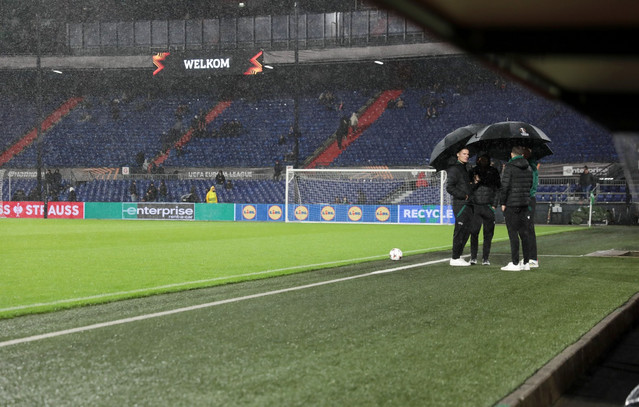 Φέγενορντ-–-Παναθηναϊκός:-Καταρρακτώδης-βροχή-στο-Ρότερνταμ