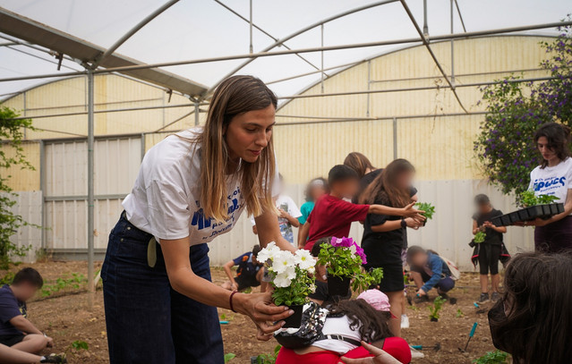 Μικροί-Ήρωες-Μαθαίνουν:-Το-πρόγραμμα-της-stoiximan-που-εμπνέει-τη-γνώση,-τη-δημιουργικότητα-και-τη-συνεργασία