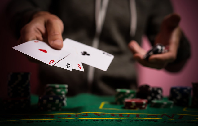 Τραπέζια-με-ακτίνες-Χ,-γυαλιά-υψηλής-τεχνολογίας,-παίκτες-του-nba,-μαφιόζοι:-Η-κομπίνα-με-το-πόκερ-που-απέφερε-εκατομμύρια