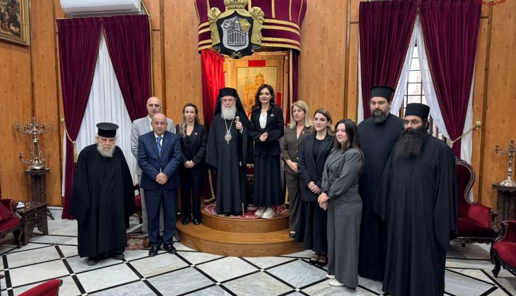 Η-υπουργός-Εσωτερικών-Σχέσεων-της-Αλβανίας-στον-Πατριάρχη-Ιεροσολύμων