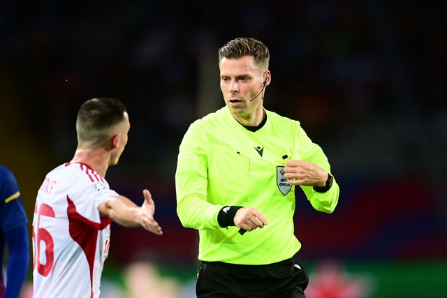 Ξέσπασε-κατά-της-διαιτησίας-ο-Ποντένσε-–-«Είχαμε-με-την-Μπαρτσελόνα-να-αντιμετωπίσουμε-και-τόση-ανικανότητα»