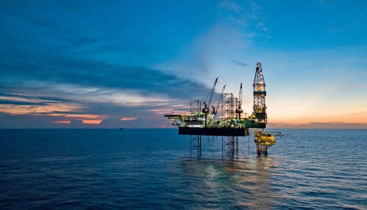 Σε-chevron-–-helleniq-energy-και-επίσημα-οι-έρευνες-για-υδρογονάνθρακες