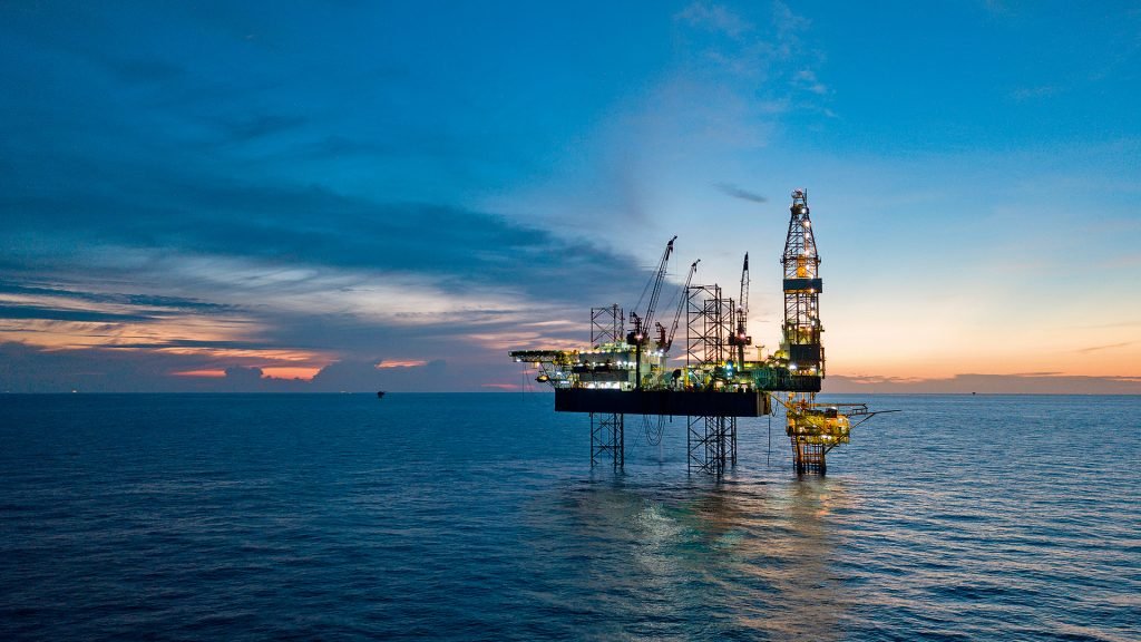 Σε-chevron-–-helleniq-energy-και-επίσημα-οι-έρευνες-για-υδρογονάνθρακες