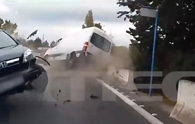 Καρέ-καρέ-η-τρομακτική-καραμπόλα-πέντε-αυτοκινήτων-στη-Θεσσαλονίκη