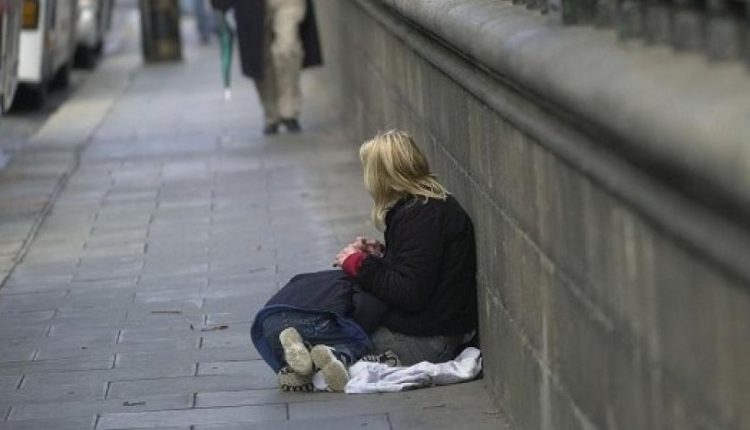 Σε-κίνδυνο-φτώχειας-ή-κοινωνικού-αποκλεισμού-2,74-εκατ.-άνθρωποι-στην-Ελλάδα-το-2025-–-Η-παιδική-φτώχεια-παραμένει-υψηλή