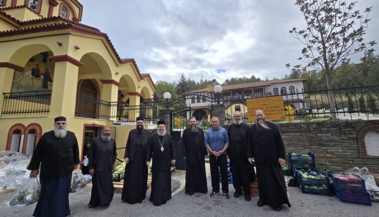 Η-ΙΜΜ.-Βατοπαιδίου-αρωγός-στο-Κοινωνικό-Παντοπωλείο-της-Μητρόπολης-Ιερισσού