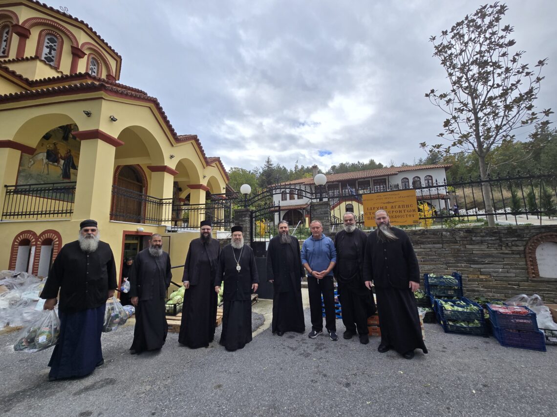 Η-ΙΜΜ.-Βατοπαιδίου-αρωγός-στο-Κοινωνικό-Παντοπωλείο-της-Μητρόπολης-Ιερισσού