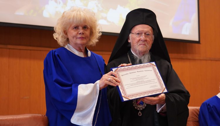 Οικουμενικός-Πατριάρχης:-Ο-διάλογος-είναι-πράξη-ελπίδας-–-Αναγορεύτηκε-Επίτιμος-Διδάκτορας-του-Χριστιανικού-Πανεπιστημίου-dimitrie-cantemir