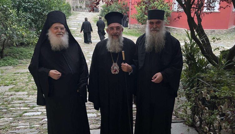 Συνάντηση-Αρχιεπισκόπου-Κρήτης-Ευγενίου-με-τον-Γέροντα-Εφραίμ-Βατοπαιδινό-στο-Άγιον-Όρος