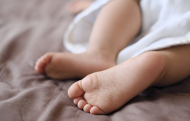 Λάρισα:-Βρέφος-18-μηνών-νοσηλεύεται-στη-ΜΕΘ-με-εγκαύματα-από-καυτό-λάδι