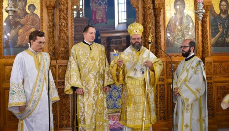 Χειροτονία-διακόνου-από-τον-Μητροπολίτη-Μαρωνείας-και-Κομοτηνής