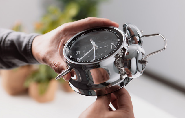 Αλλαγή-ώρας-2025:-Το-βράδυ-πηγαίνουμε-τα-ρολόγια-πίσω-ή-μπροστά;