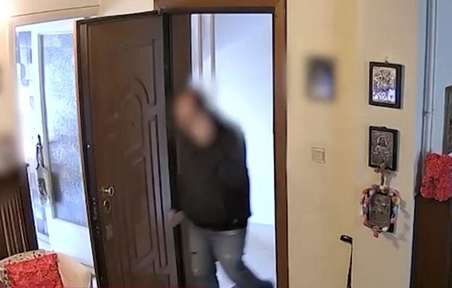 Παρίστανε-τον-υδραυλικό-και-άδειαζε-σπίτια-ηλικιωμένων-–-«Ευπρεπέστατος,-κύριος.-Μόνο-καφέ-που-δεν-του-έδωσα»,-λέει-θύμα-του