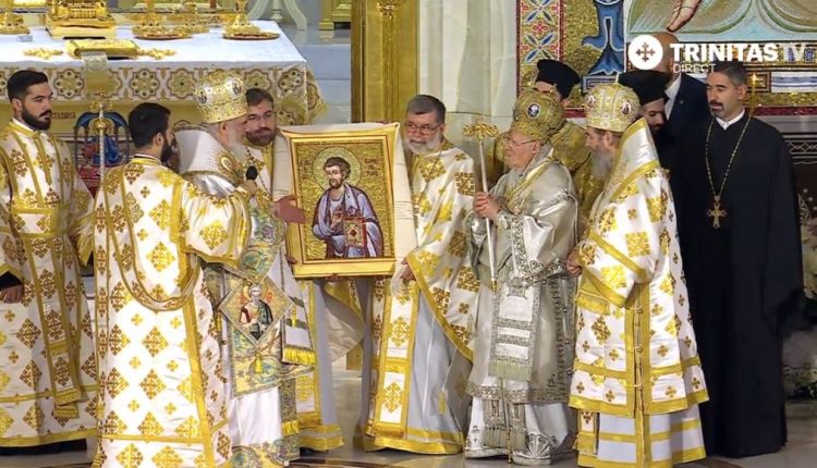 Ιστορική-και-ευλογημένη-ημέρα-για-το-Βουκουρέστι-–-kαθαγιασμός-των-Ιερών-Εικόνων-του-Εθνικού-Καθεδρικού-Ναού-(ΒΙΝΤΕΟ)