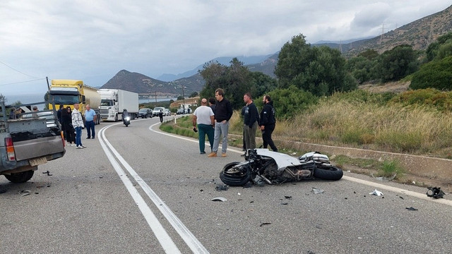 Φονική-σύγκρουση-με-αγροτικό-και-δύο-μηχανές-στο-Ευπάλιο-Φωκίδας-–-Νεκρός-ένας-21χρονος,-σοβαρά-τραυματίας-ένας-37χρονος